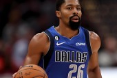 网站关于关键时刻NBA常规赛传出新动向；奥兰多魔术强势反弹；管理层表态——球迷炸锅；年轻球员得到机会的信息