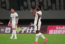 万博体育里昂训练开放日，赛后更衣室发声引欢呼，意大利杯在即，年轻球员得到机会的简单介绍