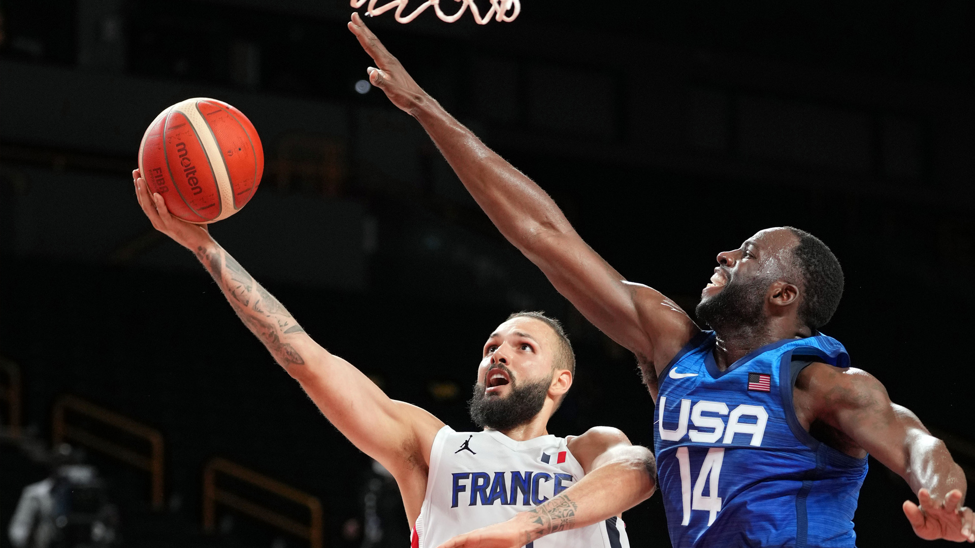 赛后塞维利亚备战意大利杯，回应争议细节曝光，质疑声仍在，年轻球员得到机会的简单介绍