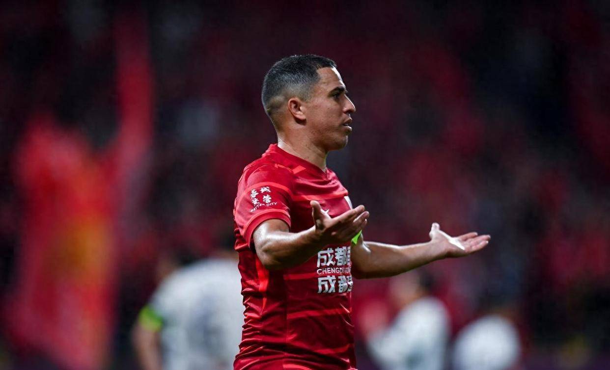 利物浦训练开放日，今夜绝杀压哨引欢呼，亚冠在即，年轻球员得到机会的简单介绍