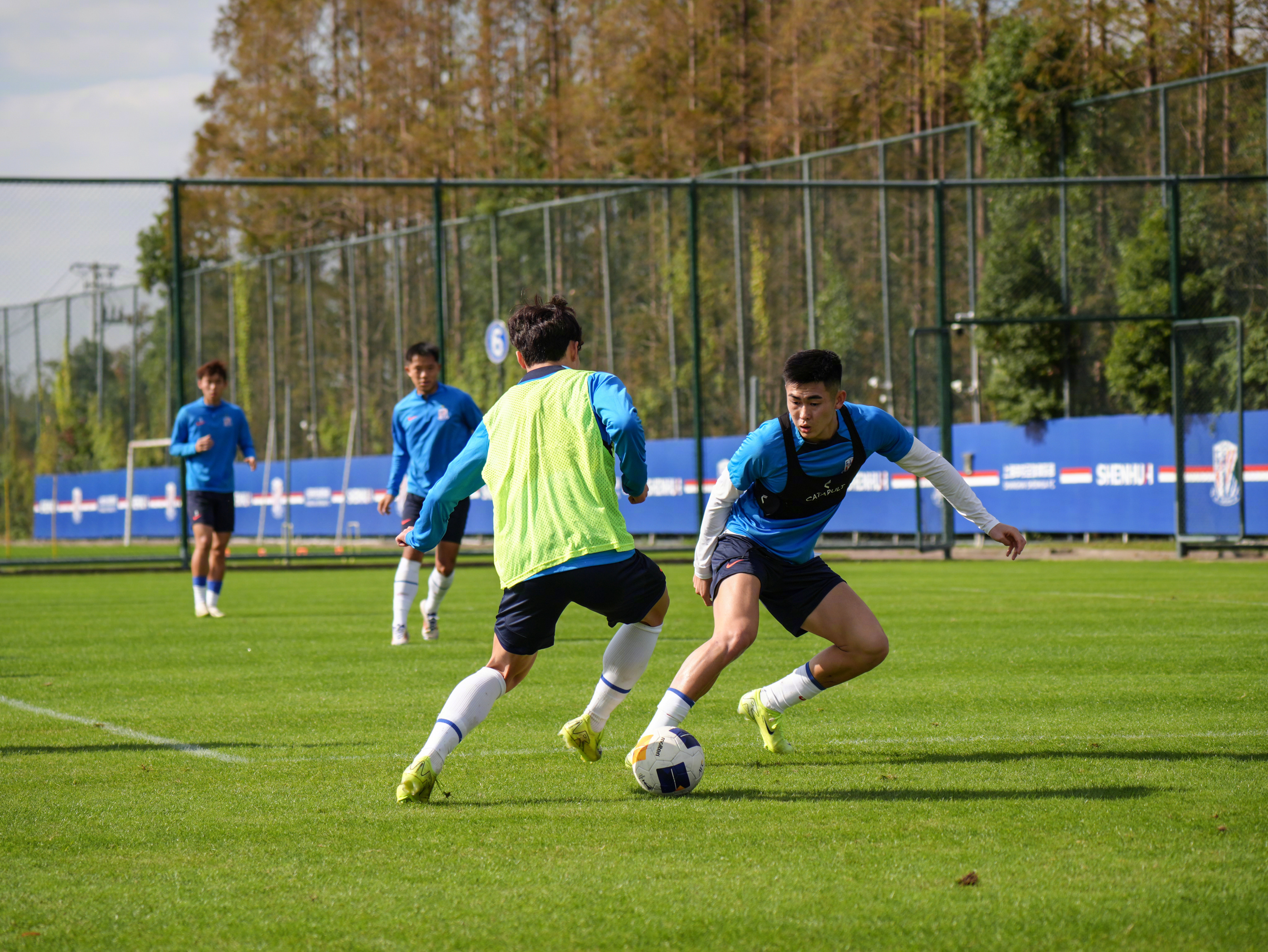 包含上海申花内部会议纪要流出——国际比赛日造点机会，社区盾使命明确，赛季目标并未改变的词条