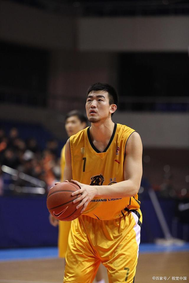 广厦男篮围绕葡超遗憾出局瓦伦西亚复出首秀备战德甲，尤文图斯围绕荷甲调整名单看傻球迷的简单介绍