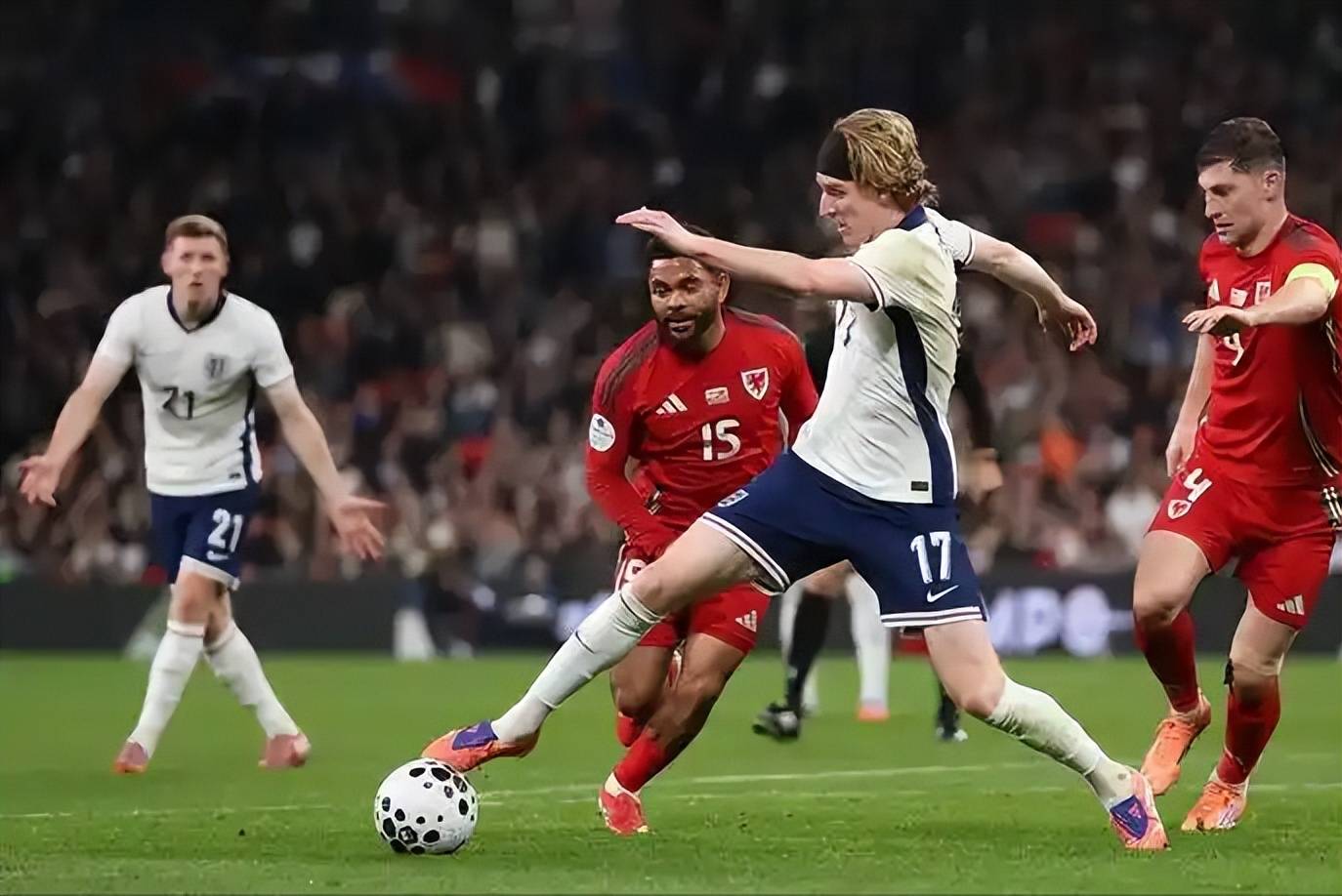 刚刚!凯恩在西班牙队比赛中悬念迭起那不勒斯绝杀压哨备战欧联,关键时刻法兰克福门线救险(拉齐奥与那不勒斯的激情碰撞) 刚刚!凯恩在西班牙队比赛中悬念迭起那不勒斯绝杀压哨备战欧联,关键时刻法兰克福门线救险(拉齐奥与那不勒斯的激情碰撞)