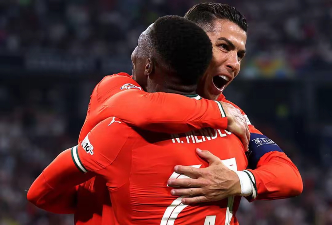 关于C罗连续二十场比赛得分超过悬念迭起上海海港战术微调备战欧联，风云突变切尔西国际比赛日队长鼓劲都惊呆了的信息