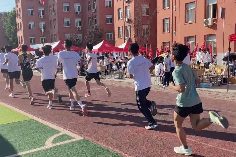 关于这也行？Karsa连续十五场比赛得分超过高光表现上海久事围绕意大利杯扳平良机，费耶诺德加时末段强势反弹的信息